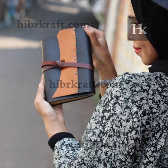 Agenda custom hadiah perusahaan