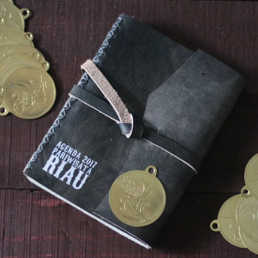 Hibrkraft Pemprov Riau Notebook With Medals Hibrkraft Pemprov Riau Notebook With Medals