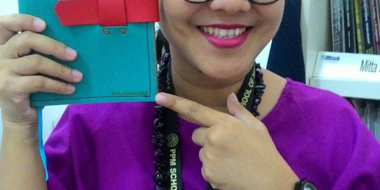 Hibrkraft Testimonials Lindaprasetyo Photo With Notebook