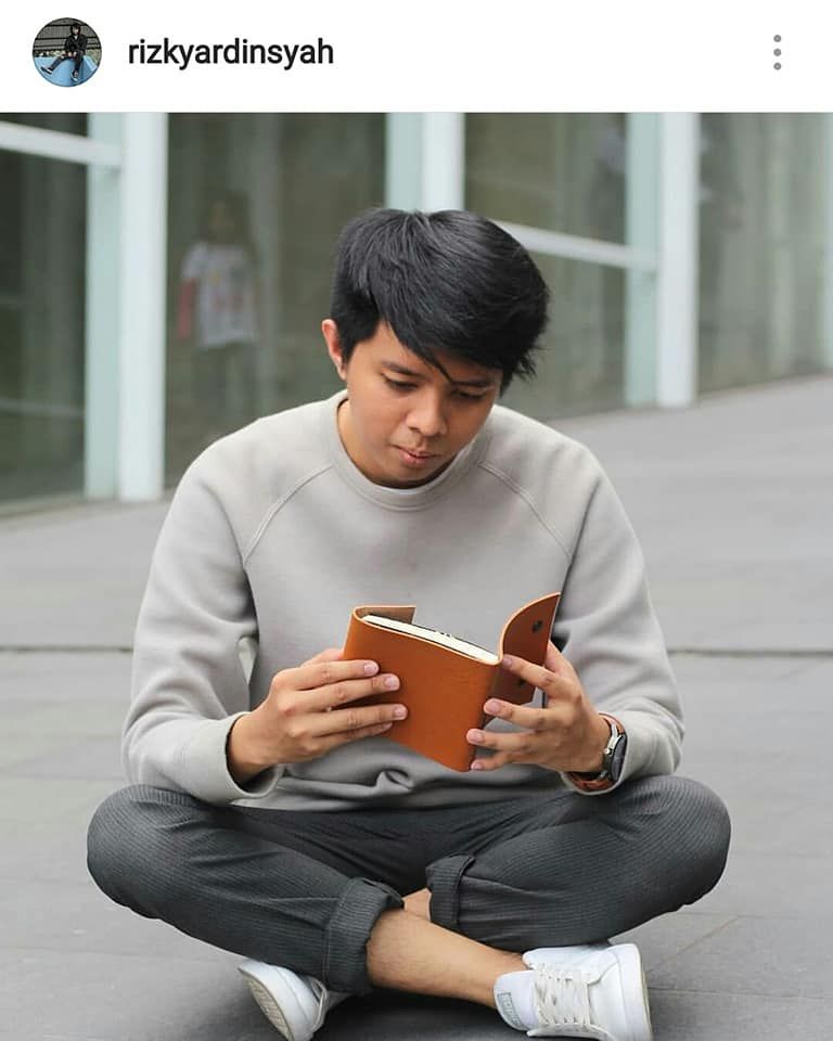 Hibrkraft Testimonials Rizkyardinsyah Reading A Book
