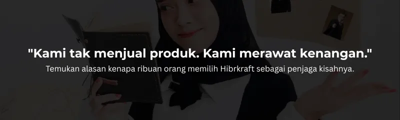Banner CTA dengan latar belakang testimoni untuk jurnal Hibrkraft.