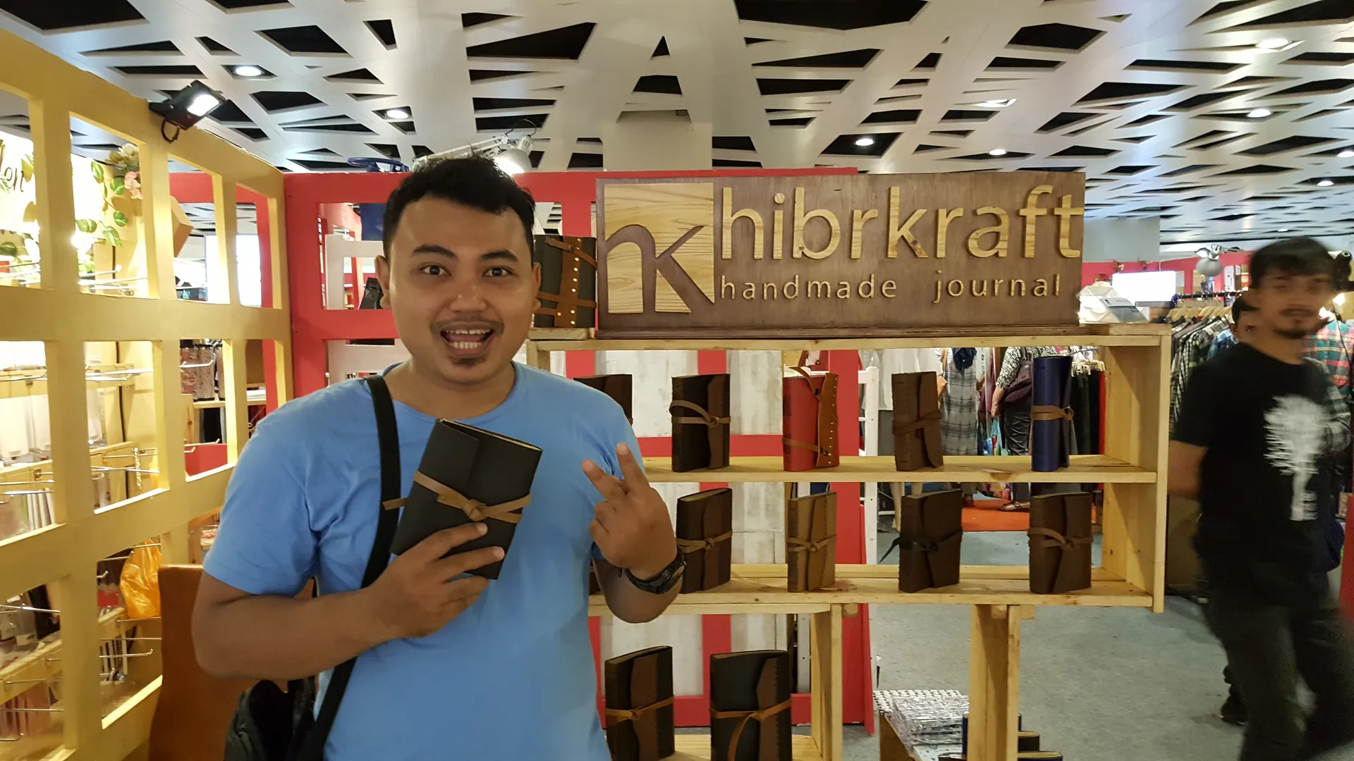 Man Holding Hibrkraft Notebook At Trade Show