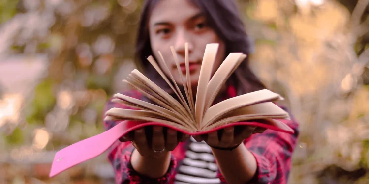 Perempuan Dan Agenda Kulit Merah