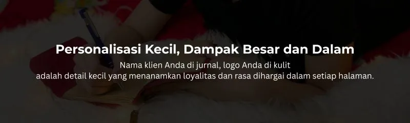 Personalisasi kecil seperti nama pada jurnal kulit custom memberikan dampak besar bagi penerima, terutama klien.