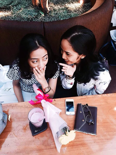 Ugc Friends Cafe Hibrkraft Journal