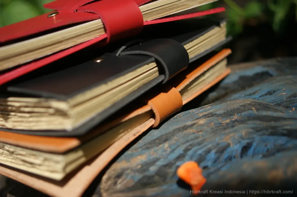10100522 Hibrkraft Leather Journals Stacked On Surface