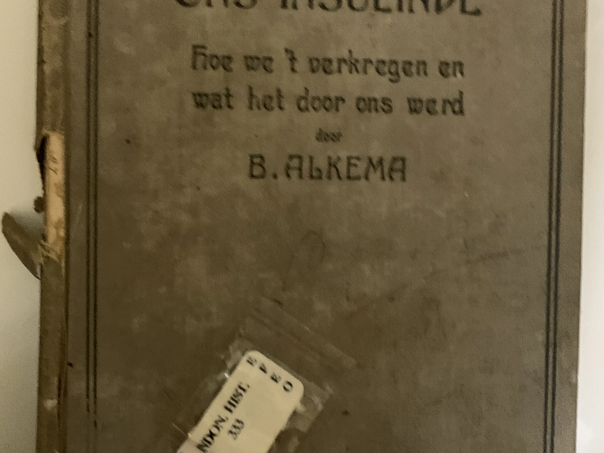 Ons Insulinde — punggung hancur, pelat botani diselamatkan