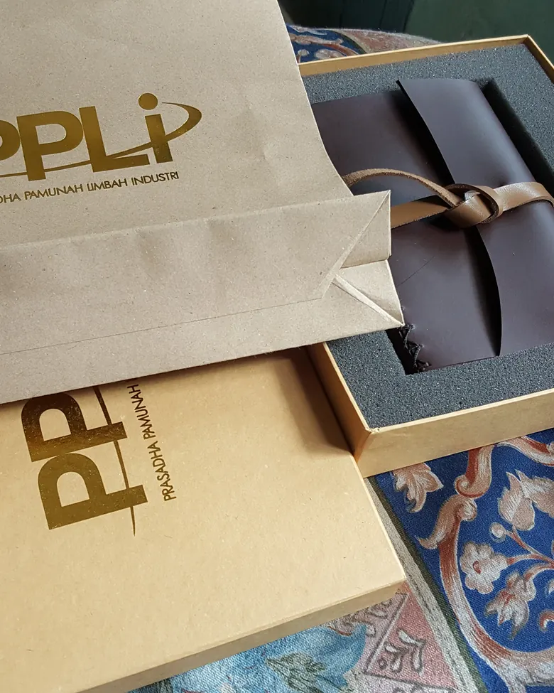 Satu set hadiah jurnal kulit bermerek PPLI