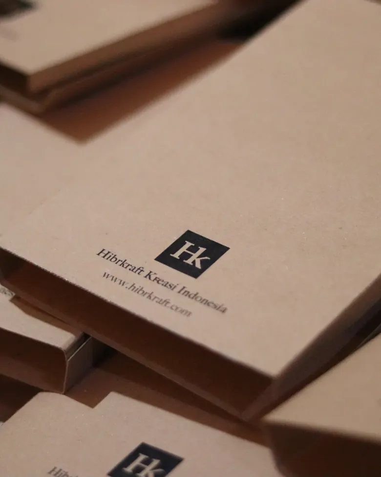 Sleeve kertas bermerek Hibrkraft