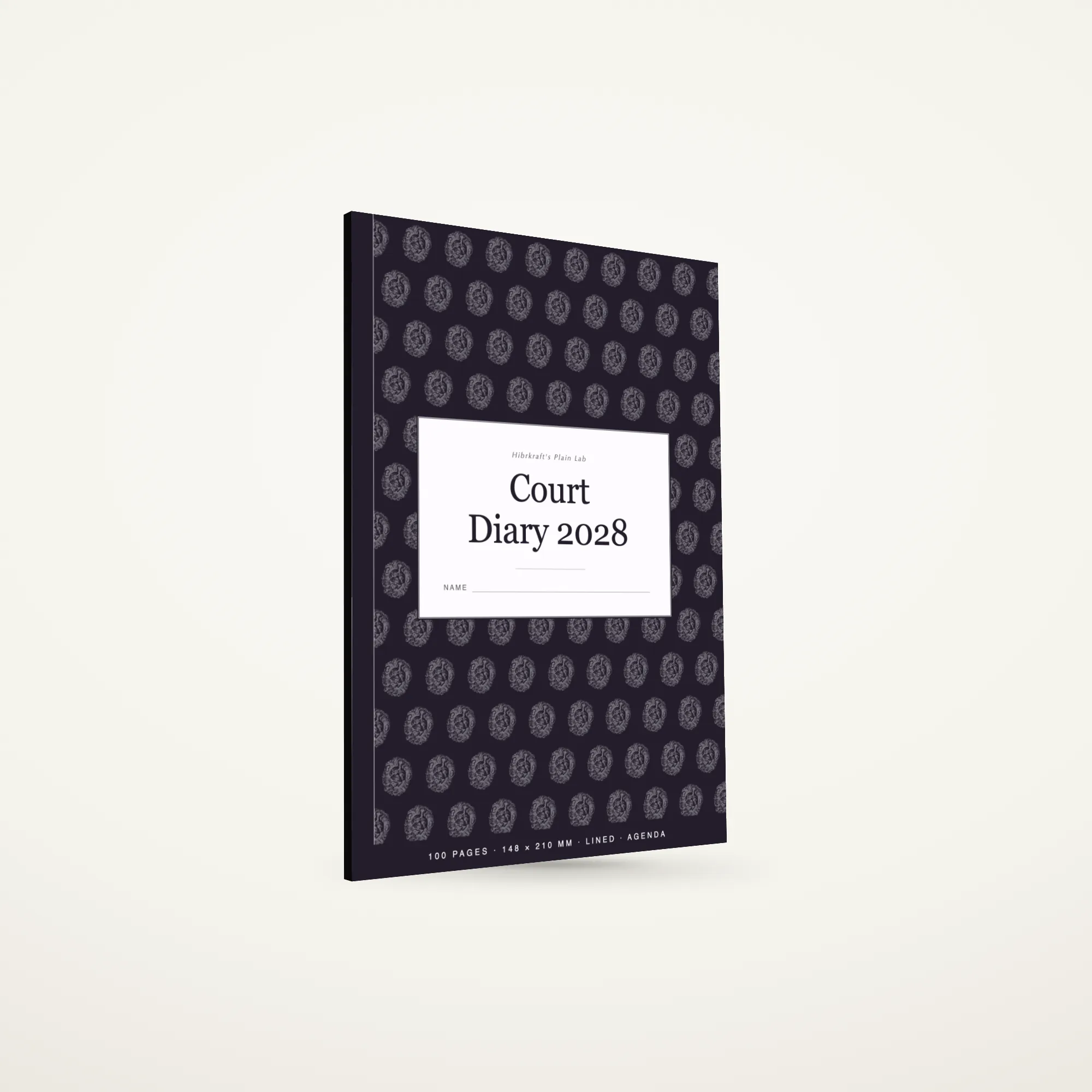Court Diary 2028 A5 berdiri tertutup di atas permukaan polos, sampul membawa motif royal, tebal kira-kira enam milimeter.