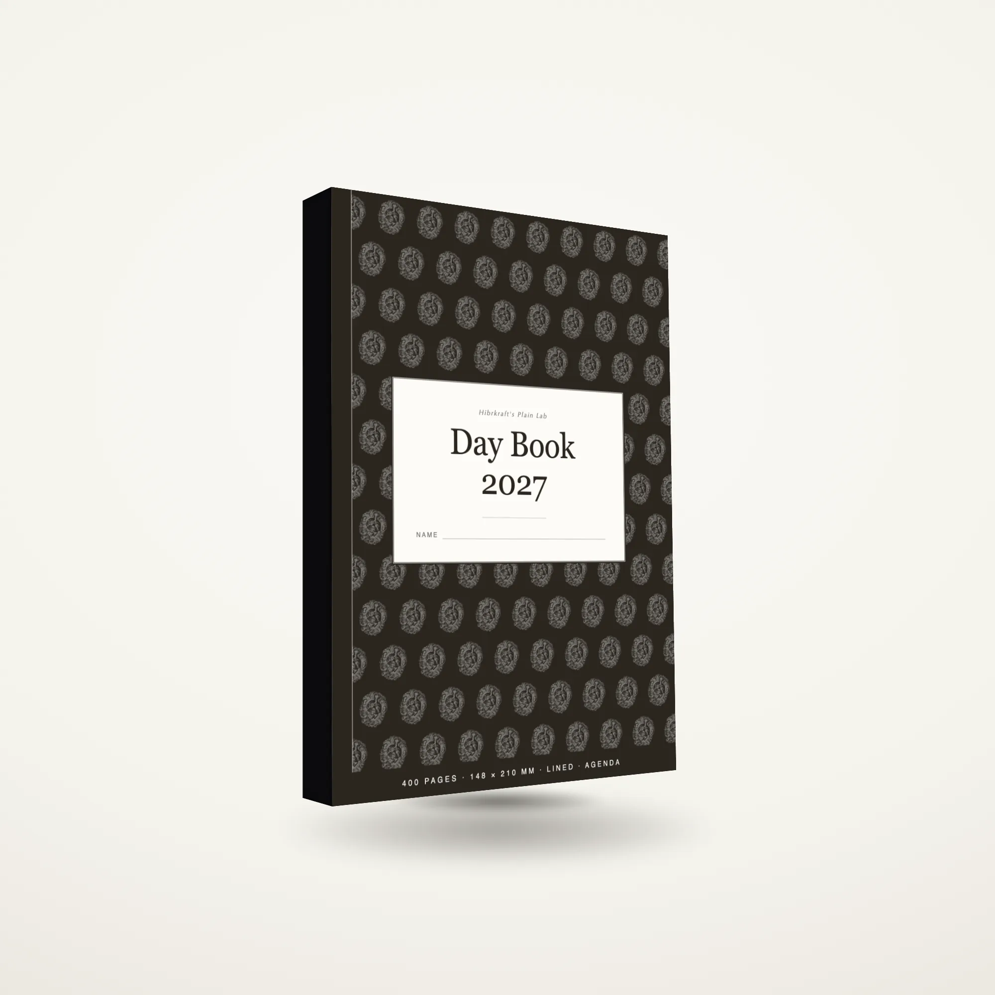 Day Book 2027 A5 de pé e fechado sobre uma superfície lisa, capa de diário datado.