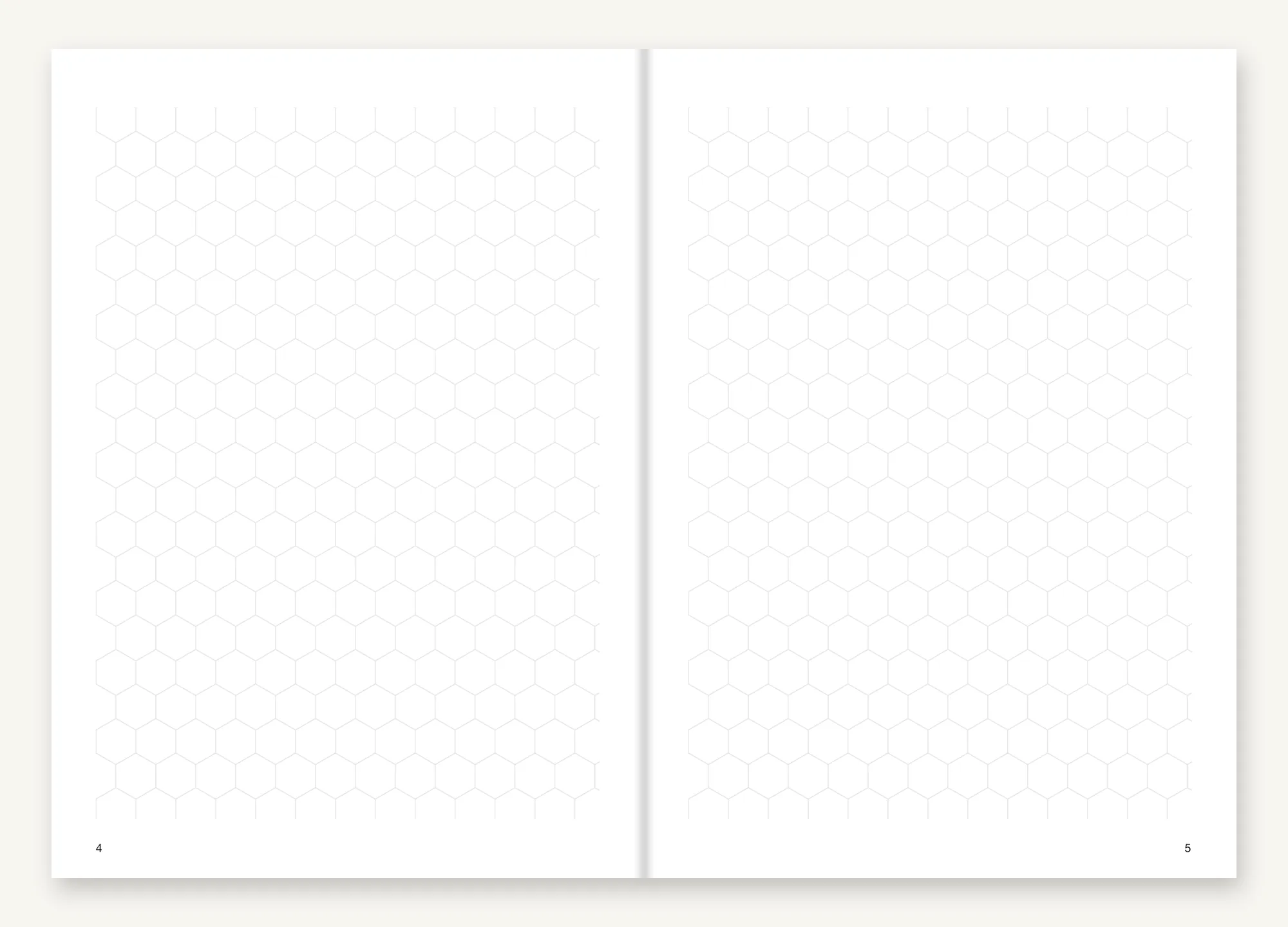 Satu bukaan Hex Grid Insert: dua halaman putih berhadapan yang diubin heksagon kelabu kecil.