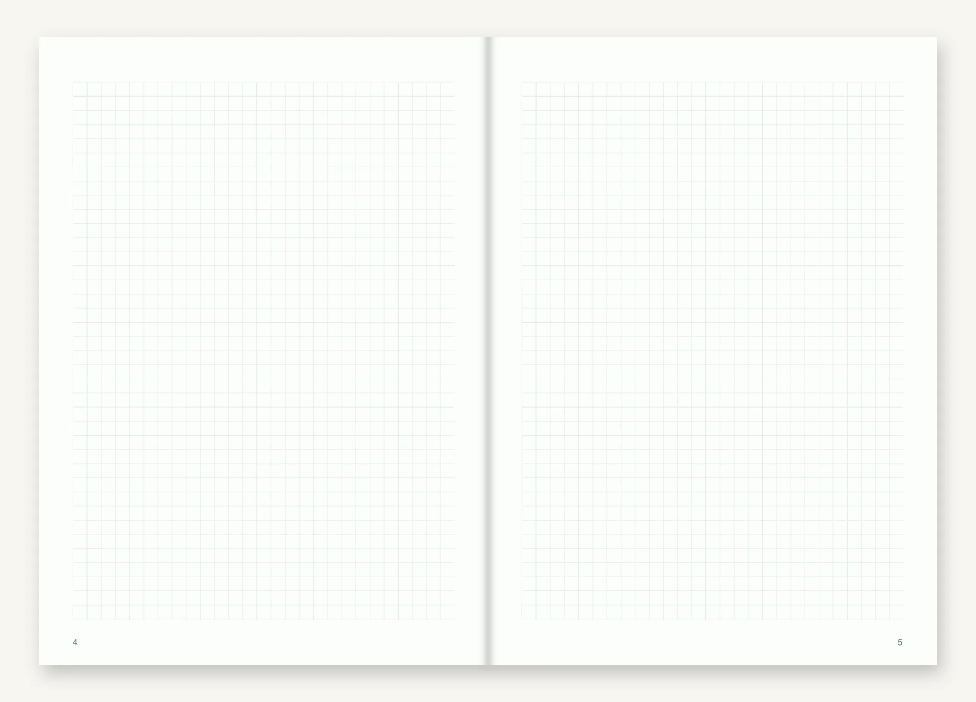 An opening of Squared Insert 4 mm: two facing white pages ruled into a fine square grid.