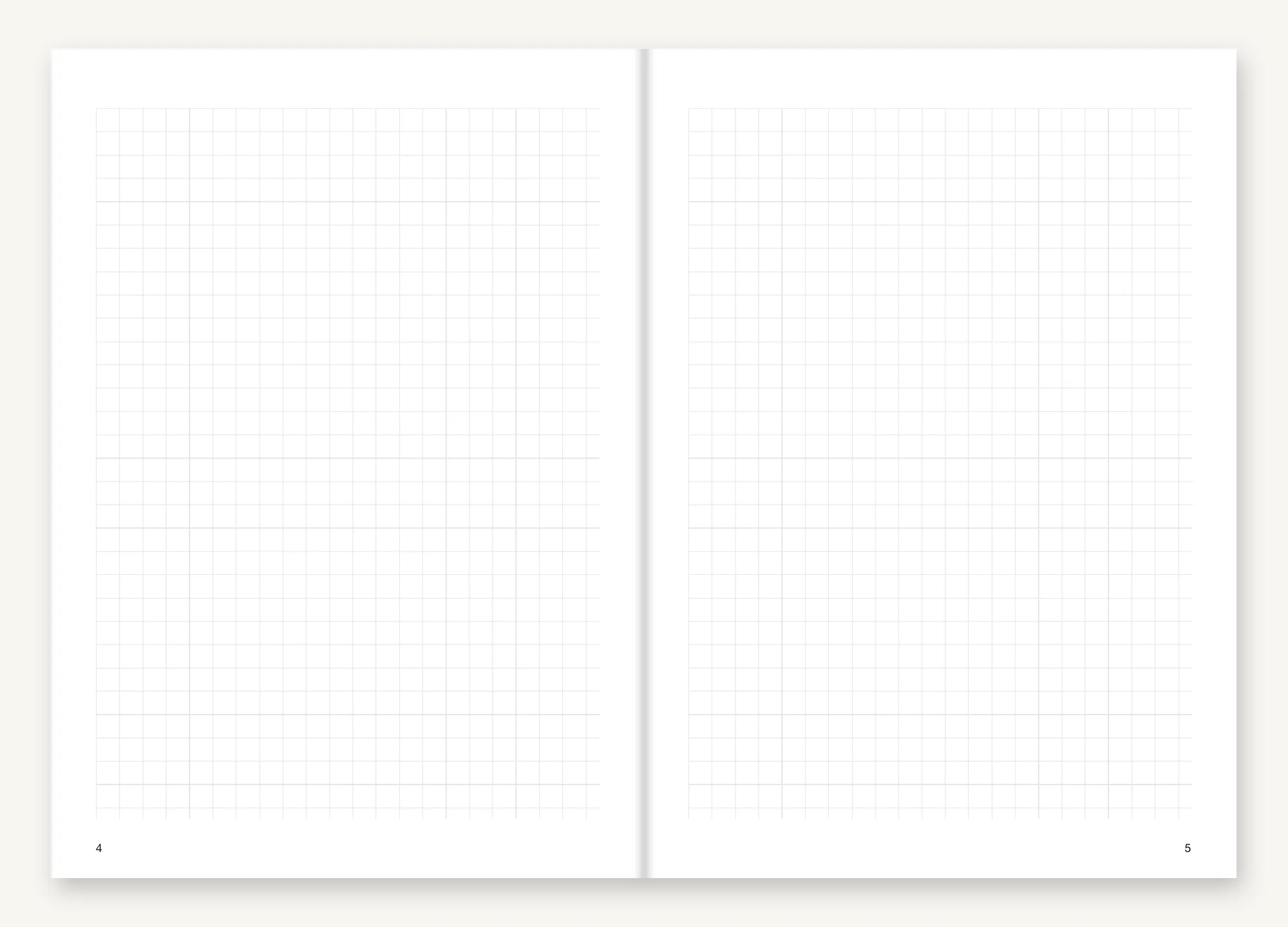 An opening of Squared Insert 5 mm: two facing white pages ruled into a full square grid in both directions.